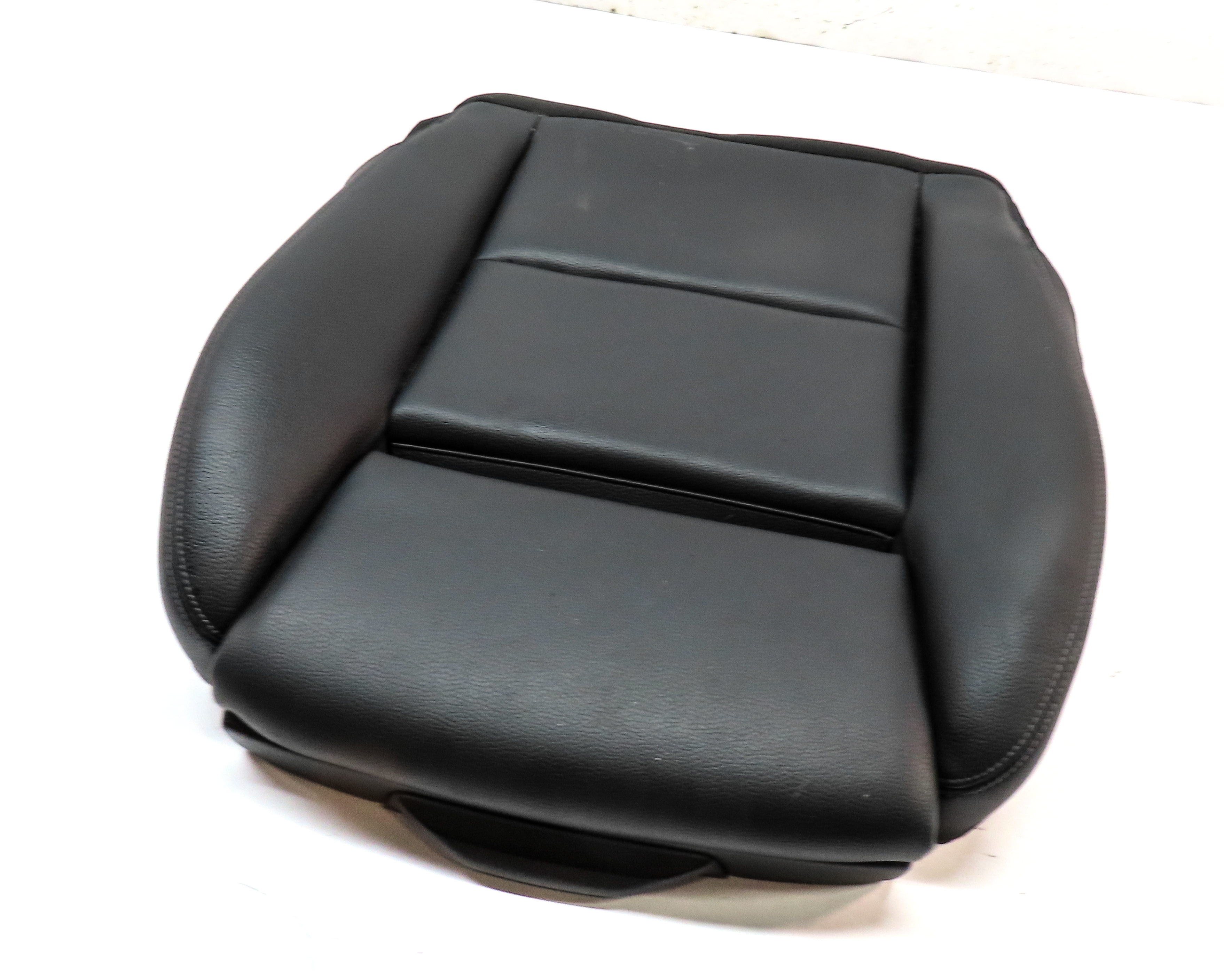 2016 MERCEDES GLA250 (X156) FRONT RIGHT LOWER STANDARD SEAT CUSHION (BLACK) — exact item pictured